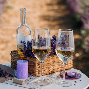 Cesta com Vinho - Mais que Flores
