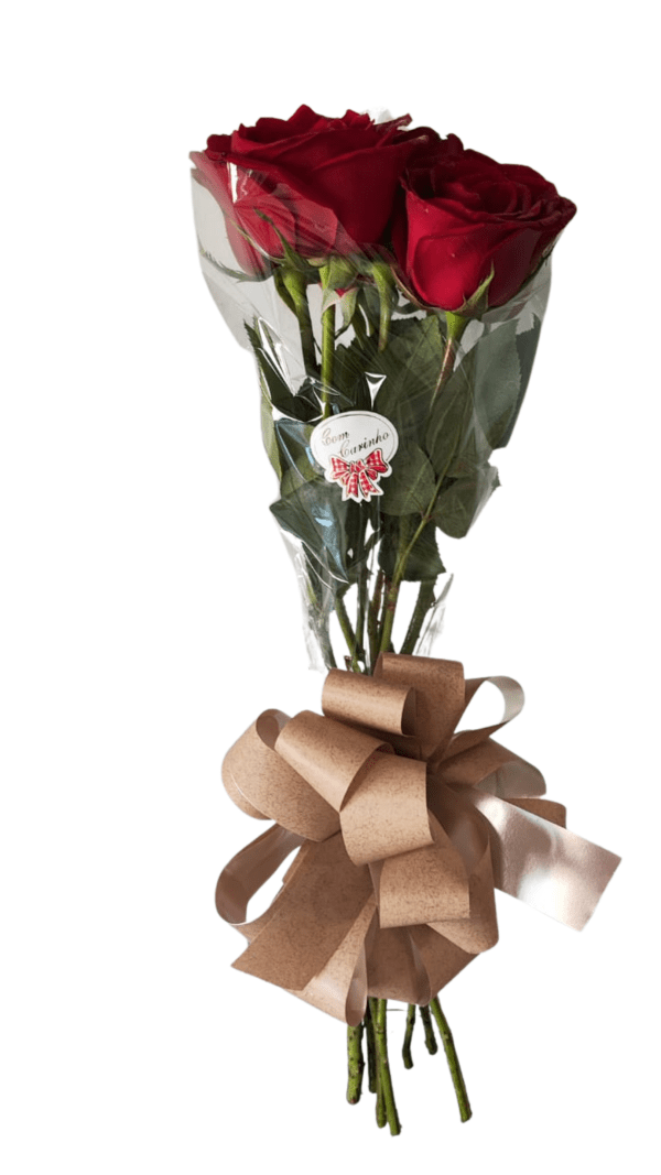 Buquê de 8 rosas dispostas em perfeita harmonia, representando elegância e amor. As rosas exibem tons sutis, variando de pétalas delicadas a botões floridos, criando uma composição encantadora e expressiva